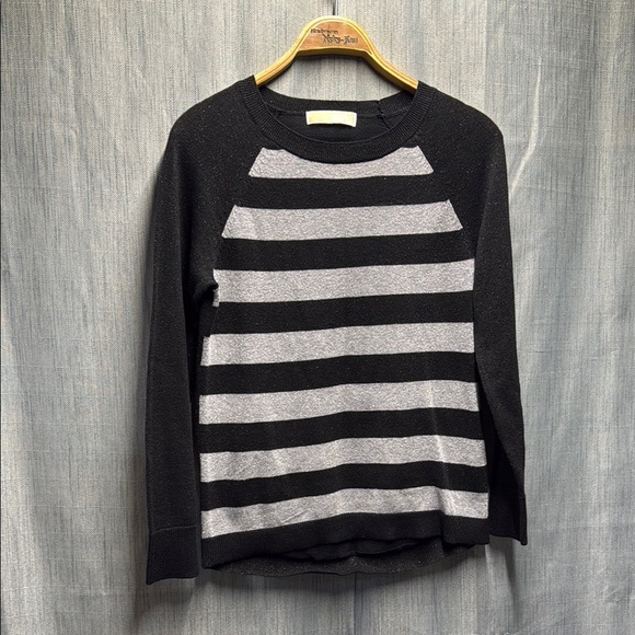 🇺🇸 Micheal Kors Black and Gray Striped sparkly sweater size medium - Picture 1 of 7